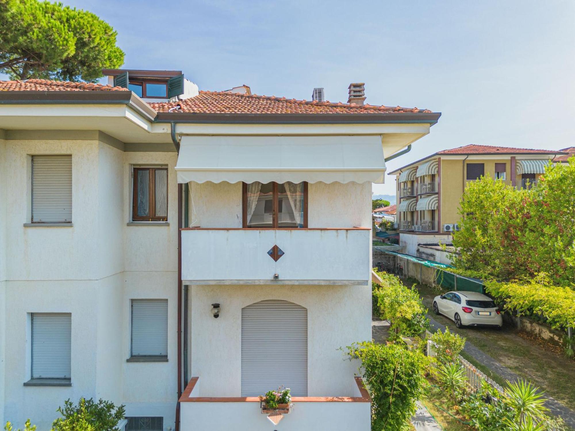 Apartment Dei Fiori By Interhome Лидо-ди-Камайоре Экстерьер фото
